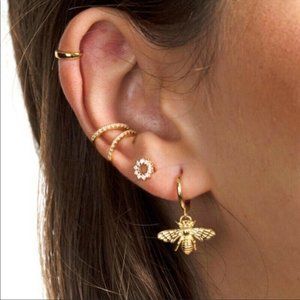 Trendy New 18k Bee 🐝 Gold Stud Earrings👍¥